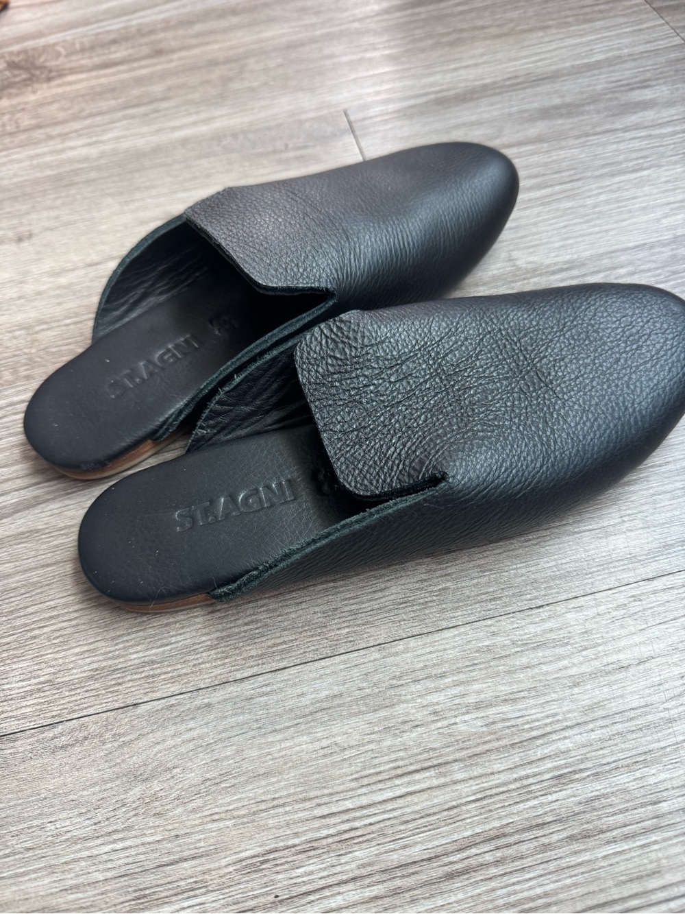 ST. AGNI Minimalist Leather Slide Mules - Picture 2 of 5